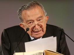 El ex primer ministro italiano, Giulio Andreotti, durante la lectura de la Biblia celebrada en Roma el pasado mes de octubre. / Archivo