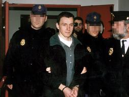 Imagen del año 2000 de 'Pakito' al ser trasladado a la cárcel de Soto del Real. / Archivo