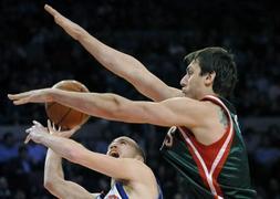 La defensa de los Milwaukee Bucks le estropea la titularidad a Sergio Rodríguez