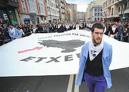 Miles de personas secundan en Bilbao la marcha a favor de los presos de ETA