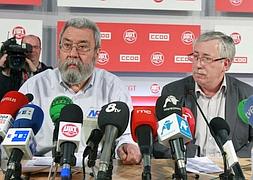 El secretario general de UGT, Cándido Méndez, y el de CCOO, Ignacio Fernández Toxo, en una rueda de prensa. / Efe