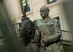 Estatua de Francisco Franco que permaneció hasta 2005 frente al Ministerio de Medio Ambiente. / Afp (Pedro Armestre)