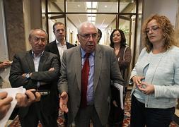 El portavoz de Educación del PSOE en el Senado, Vicente Álvarez Areces, y la senadora de la Entesa María Jesús Sequera. / Efe