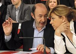 Alfredo Pérez Rubalcaba y Elena Valenciano. / Efe | Atlas