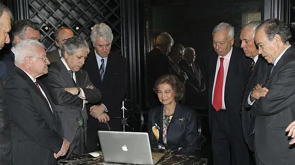 La Reina, junto a Margallo.