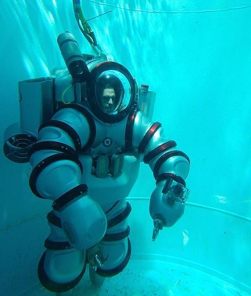 Exosuit permite hasta 50 horas de inmersión segura