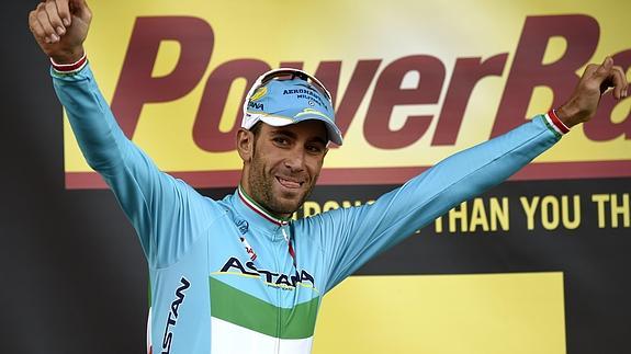 Nibali celebra una de sus victorias de etapa. 