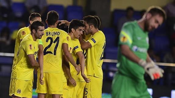 Los jugadores del Villareal celebran uno de los goles ante el Zúrich 