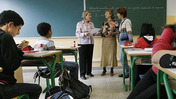 Alumnos y profesores de un instituto.  