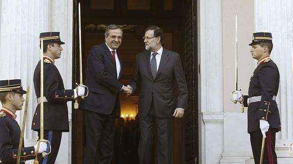 El presidente del Gobierno español, Mariano Rajoy, ha sido recibido hoy por el primer ministro griego, Andonis Samarás. 