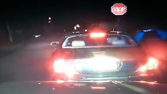 Una captura del vídeo que grabó el coche policial.