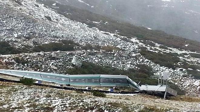 Destrozos provocados por el viento en la estación de San Isidro