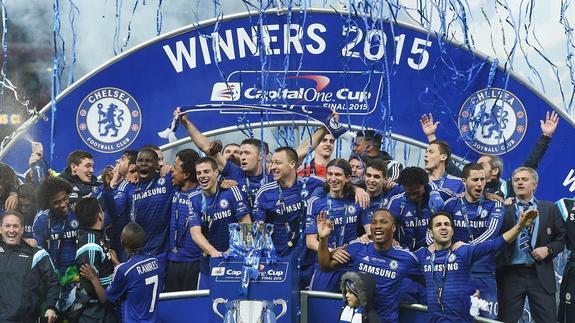 El Chelsea celebra la Copa de la Liga. 