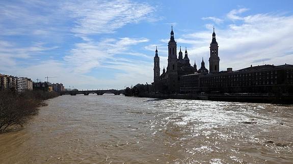 El río Ebro, a su paso por Zaragoza. 