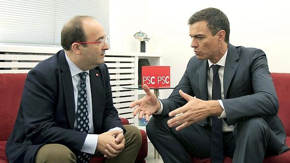 Miquel Iceta (izq.), junto a Pedro Sánchez. 