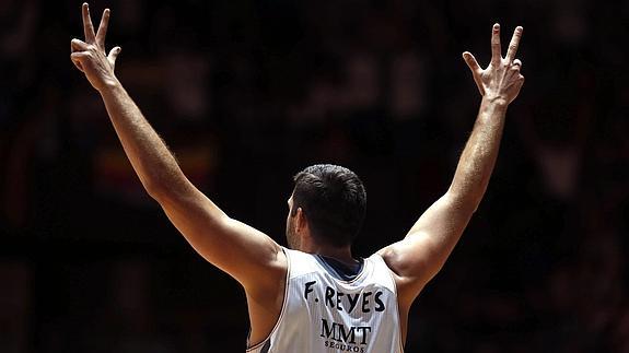 Felipe Reyes celebra un triple. 