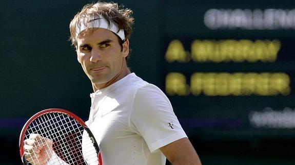 Federer celebra un punto ante Murray. 