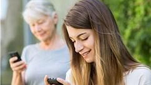 El uso excesivo de móviles y smartphones pueden provocar estragos en tus cervicales.