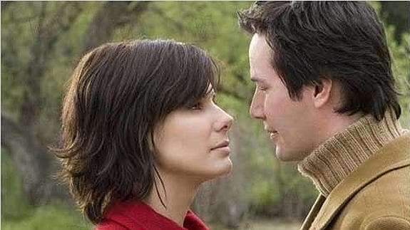 Sandra Bullock y Keanu Reeves en 'La casa del lago'.