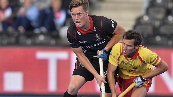 Sergi Enrique (derecha), durante el partido contra Bélgica. 