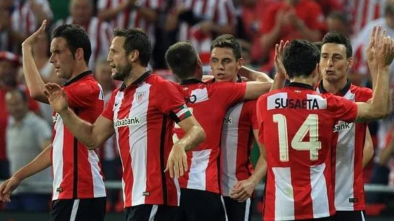 Los jugadores del Athletic celebran el gol de Elustondo ante el Zilina