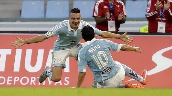 Nolito y Aspas celebran uno de los goles. 