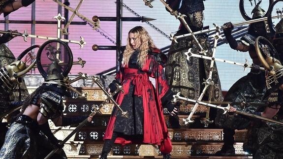 La cantante estadounidense Madonna durante su actuación en Turín (Italia).