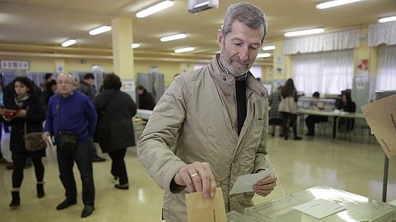 Julio Rodríguez no logra su asiento en el Congreso. 