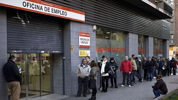 El Gobierno prorroga hasta agosto la ayuda a parados de larga duración