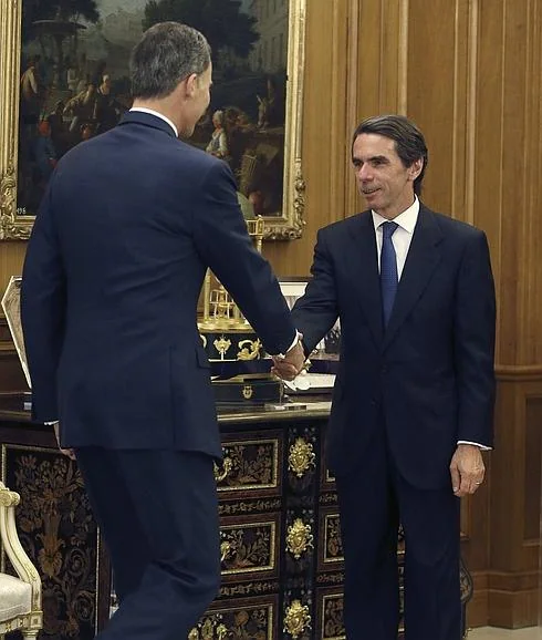 Felipe VI recibe a Aznar en Zarzuela.