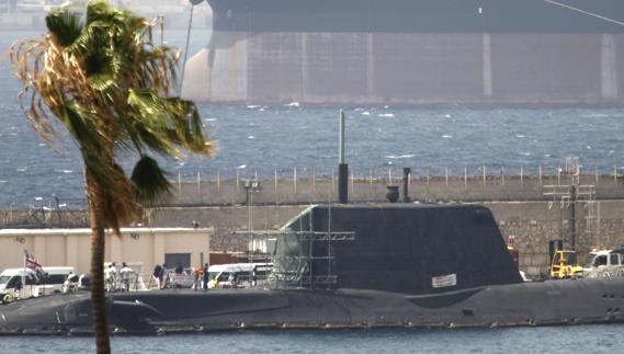 El submarino británico 'HMS Ambush', en el puerto de Gibraltar.