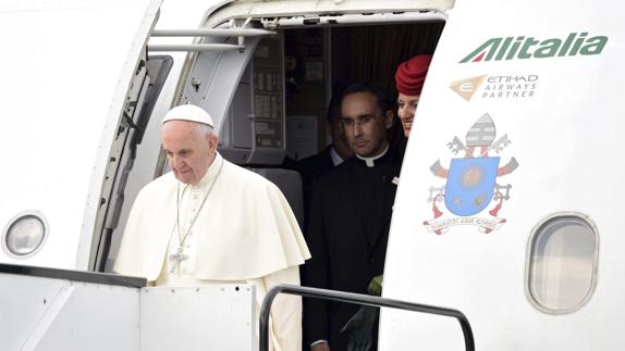 El Papa llega al aeropuerto de Balice.