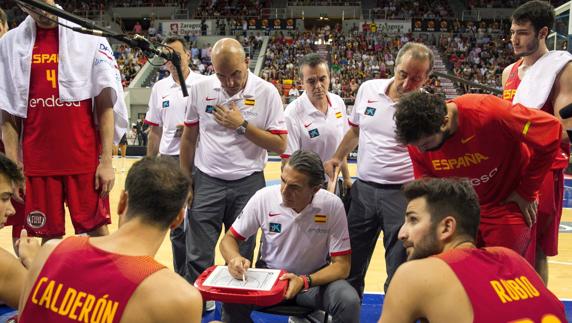 La selección española de baloncesto, durante un partido. 