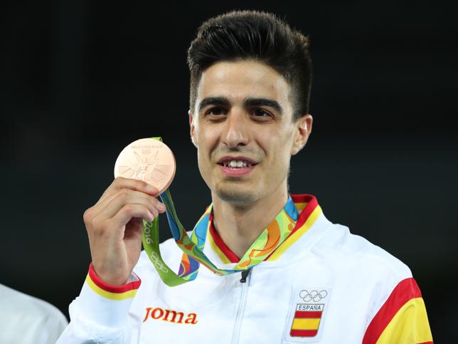 El taekwondista español, con su medalla de bronce