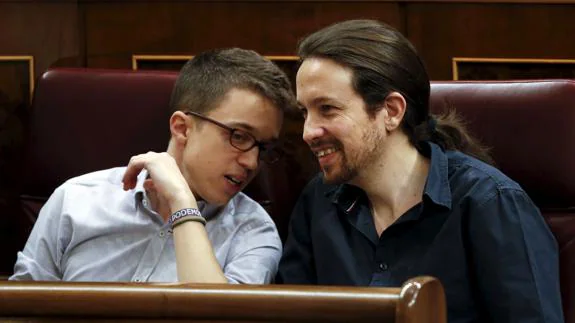 Íñigo Errejón y Pablo Iglesias, en el Congreso de los Diputados.