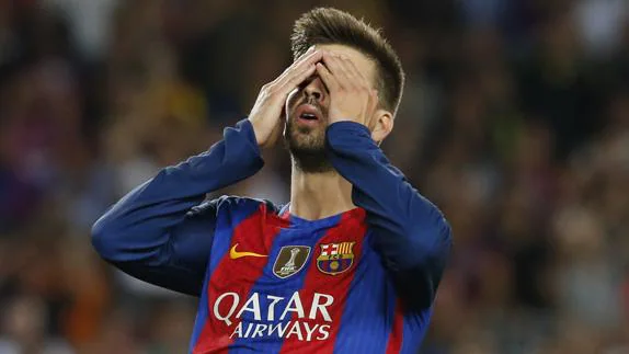 Piqué se lamenta. 