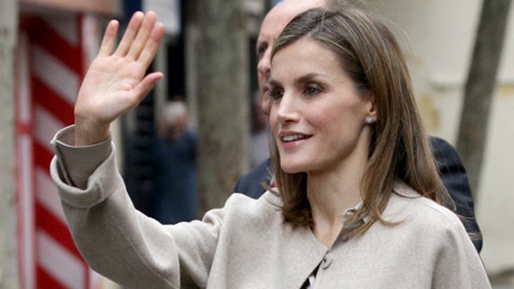 La reina Letizia, con un look 'oversize'.