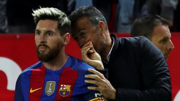 Luis Enrique,charla con Leo Messi. 