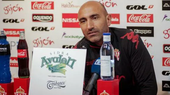 Abelardo Fernández, durante la rueda de prensa.