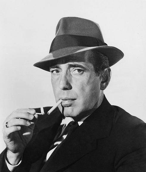 Humphrey Bogart con su característico cigarrillo. 