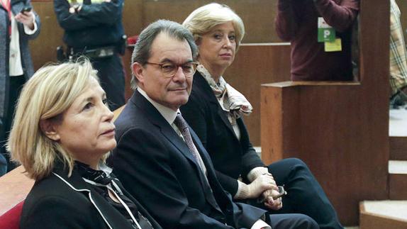 Artur Mas, Irene Rigau y Joana Ortega, en el banquillo.
