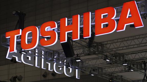 Toshiba confirma la dimisión de su presidente por pérdidas multimillonarias