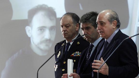 Eugenio Pino (i), junto a Ignacio Cosidó (c) y Jorge Fernández Díaz, en 2012.