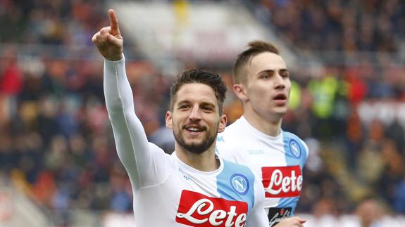 Mertens celebra uno de sus goles ante la Roma. 