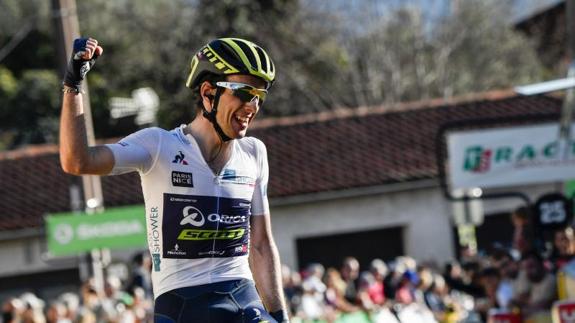 Simon Yates, en la llegada a meta. 