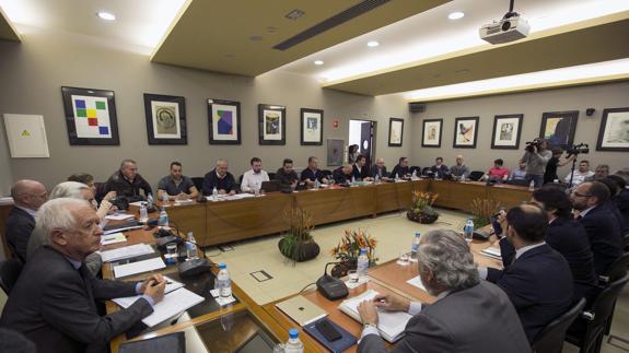 Reunión entre sindicatos de estibadores y la patronal.