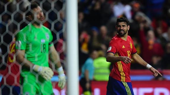 Diego Costa, tras marcarle un gol a Israel en El Molión. 