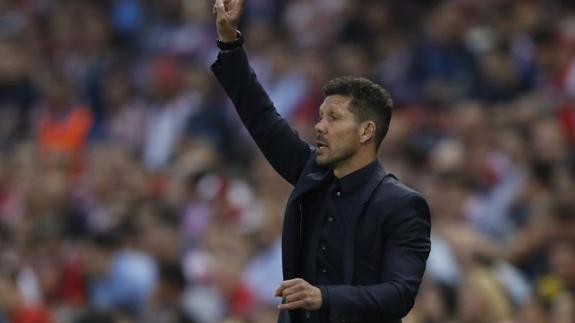 Simeone, ante el Leicester. 