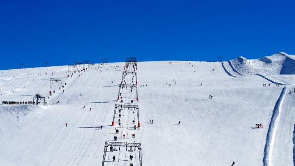 El glaciar francés reúne a un buen número de aficionados al esquí cada temporada
