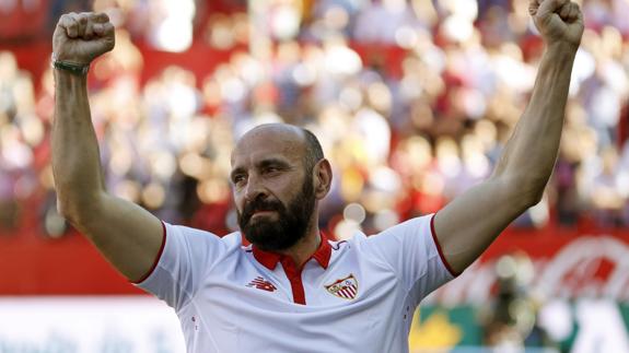 Monchi, en el Sánchez Pizjuán con la camiseta del Sevilla. 